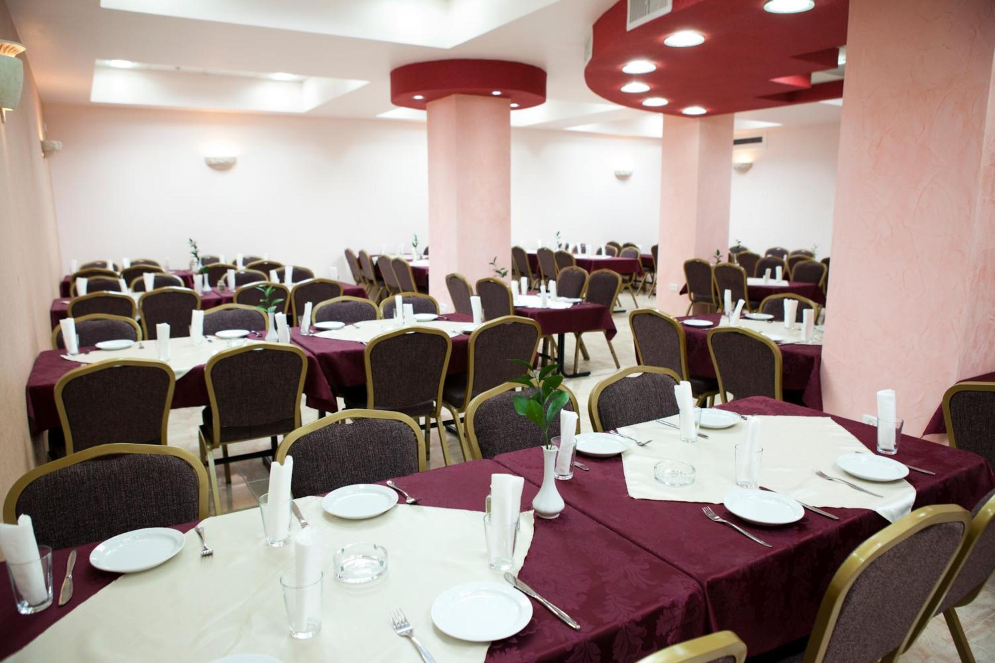 Victoria Hotel 3*