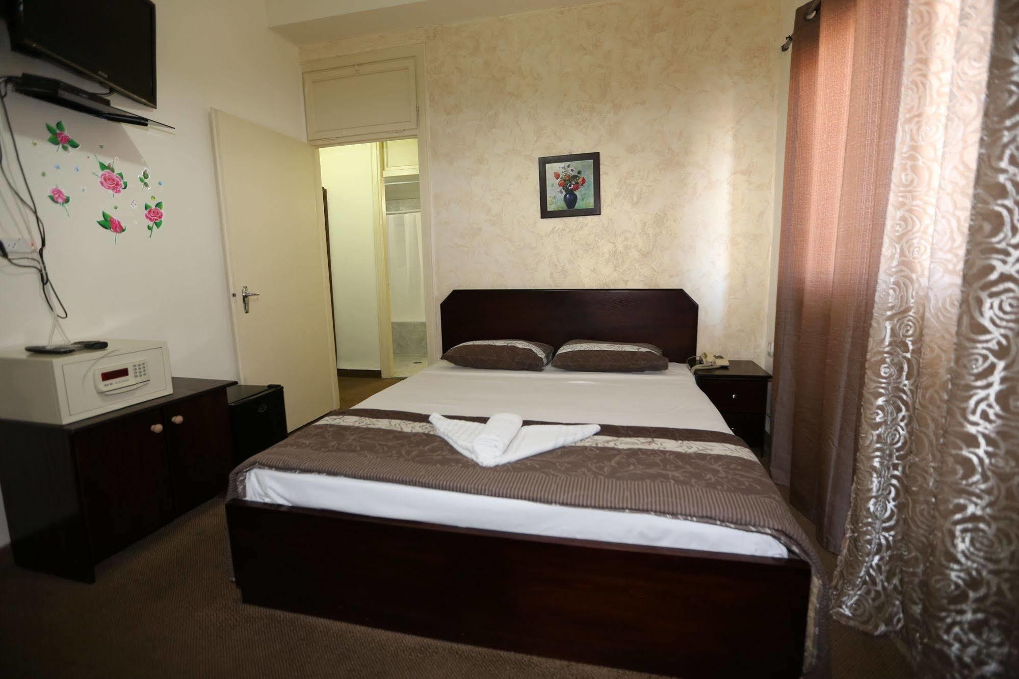 Victoria Hotel